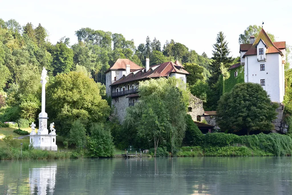 Burg und Mariensäule Wernstein